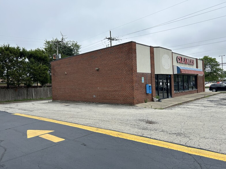 795 S Elmhurst Rd, Des Plaines, IL for sale - Building Photo - Image 2 of 12