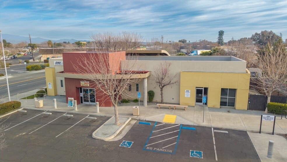406 E Elm Ave, Coalinga, CA à vendre - Photo du bâtiment - Image 2 de 29