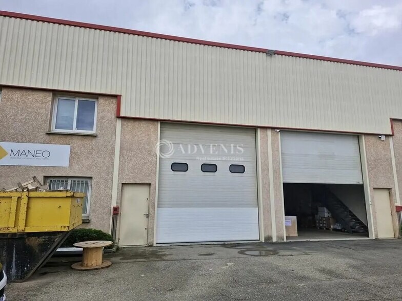 Flex in Chassieu for lease - Building Photo - Image 1 of 7