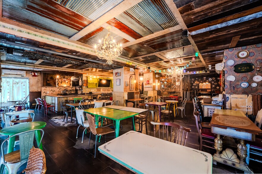 3713 30th Ave, Long Island City, NY à louer - Photo du bâtiment - Image 2 de 15