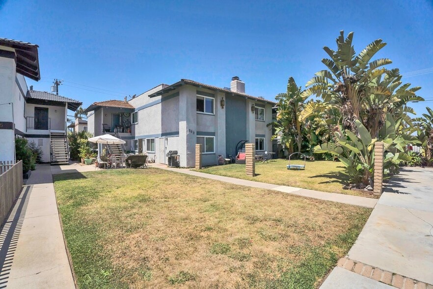 203 Ogle St, Costa Mesa, CA à vendre - Photo du bâtiment - Image 2 de 10