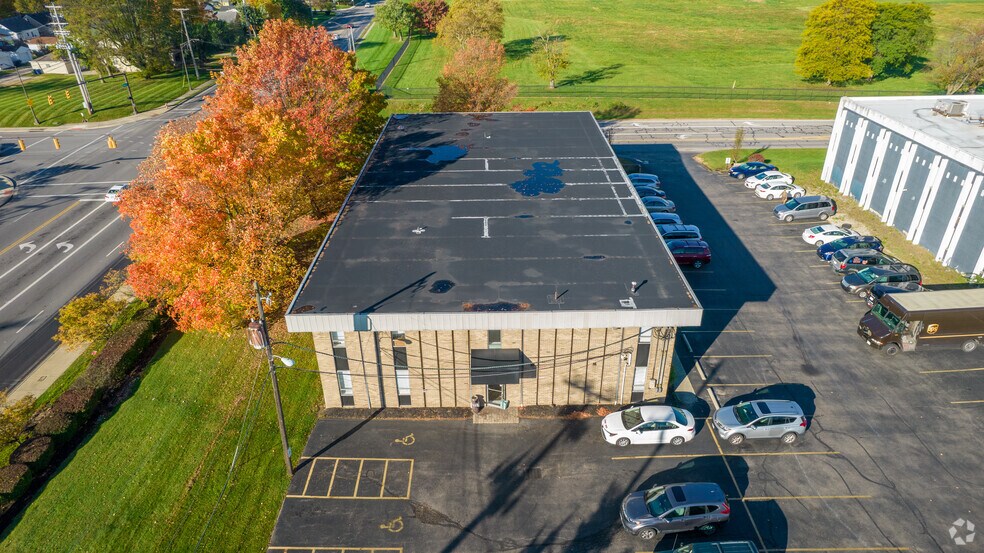 700 Morse Rd, Columbus, OH à louer - Photo du bâtiment - Image 3 de 8