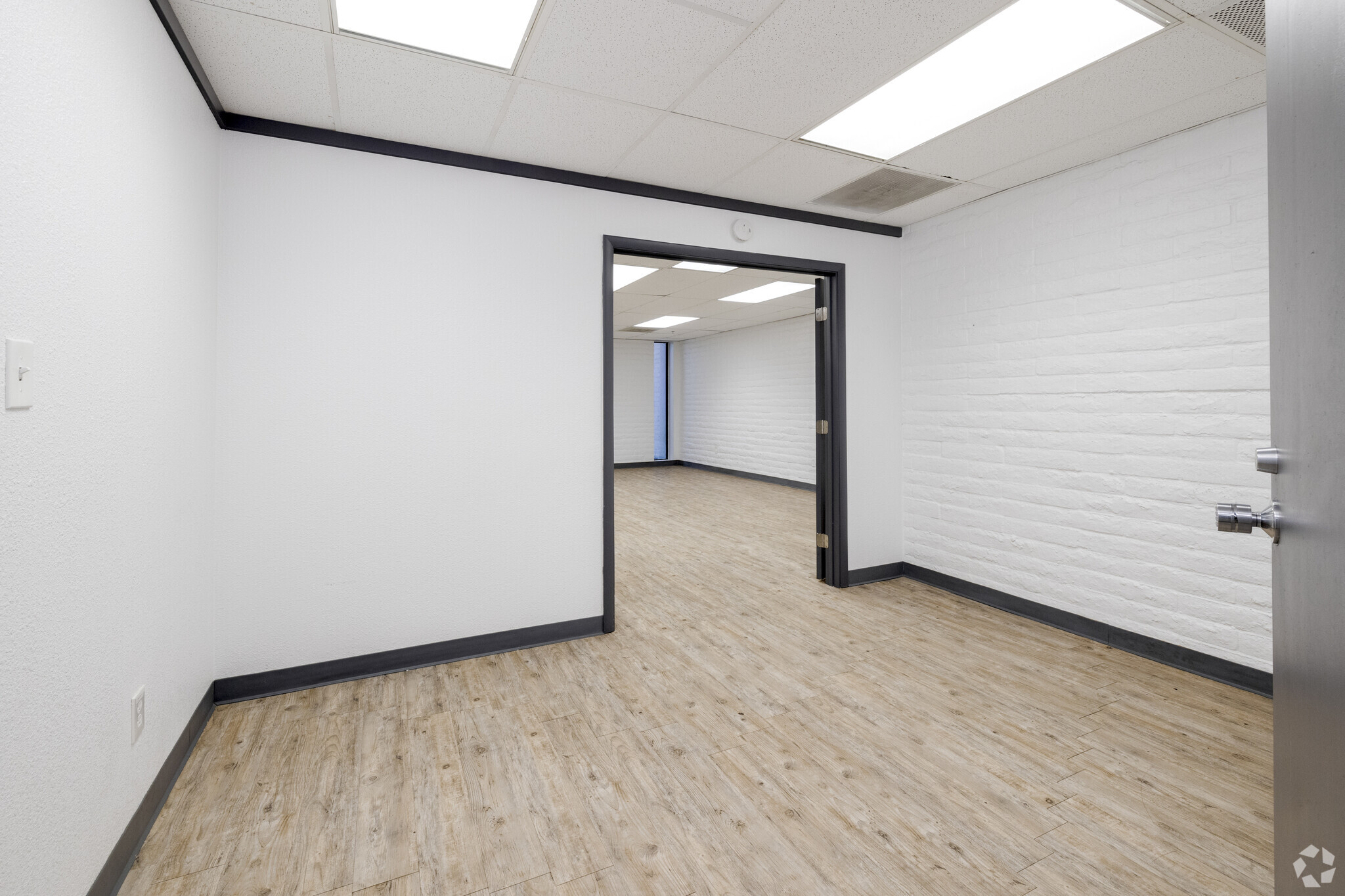 5060 N 19th Ave, Phoenix, AZ for lease Interior Photo- Image 1 of 9