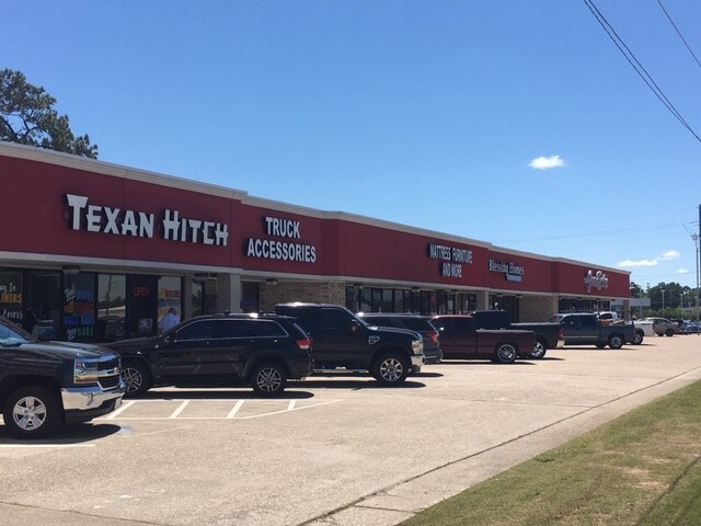 813-823 N I-45, Conroe, TX à louer - Photo du bâtiment - Image 1 de 8