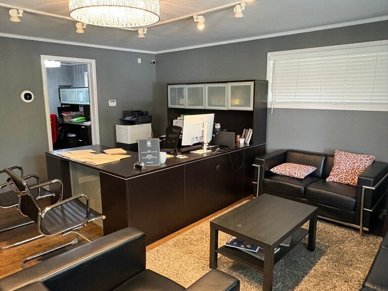 4512 Roanoke Pky, Kansas City, MO for sale - Building Photo - Image 3 of 4