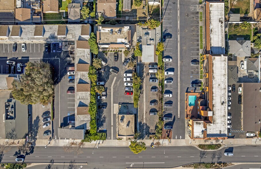 5631 Lincoln Ave, Cypress, CA à louer - Photo du bâtiment - Image 2 de 13