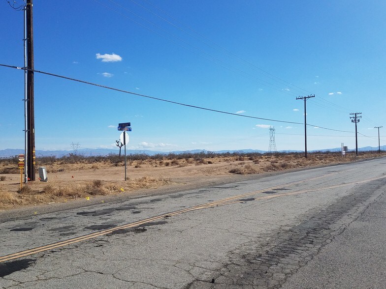Adelanto Rd, Adelanto, CA à vendre - Photo du bâtiment - Image 2 de 12