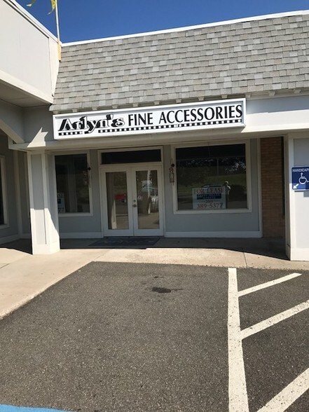 1646-1654 Amity Rd, Woodbridge, CT à vendre - Photo du bâtiment - Image 3 de 12