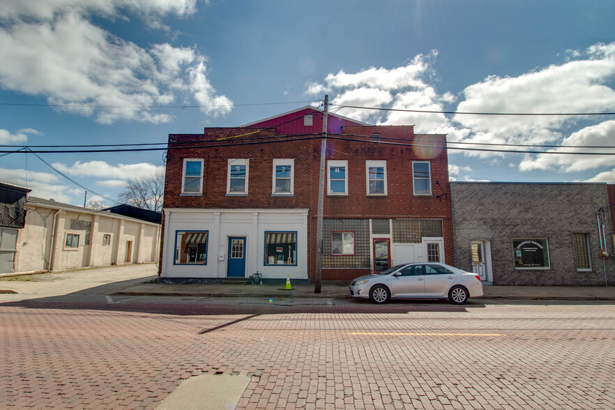 219 W Main St, Carlinville, IL à vendre - Photo principale - Image 1 de 1