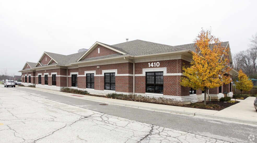 1410 N Arlington Heights Rd, Arlington Heights, IL à louer - Photo du bâtiment - Image 2 de 2