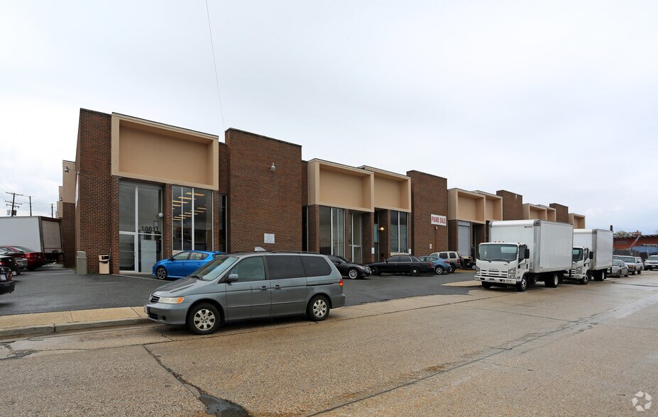 10797-10811 Tucker St, Beltsville, MD à louer - Photo du bâtiment - Image 3 de 6