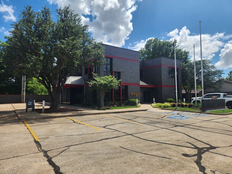 1146 NW Cache Rd, Lawton, OK à louer - Photo du bâtiment - Image 2 de 37