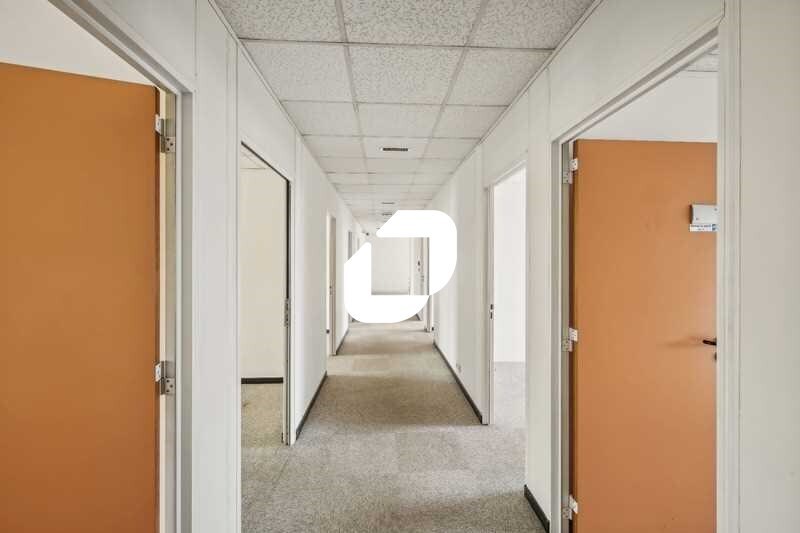 14 Rue Du Saule Trapu, Massy for lease - Interior Photo - Image 3 of 30
