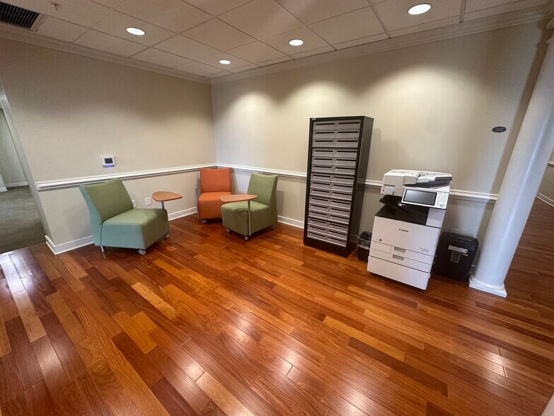 10 N Church St, West Chester, PA for lease - Interior Photo - Image 3 of 12