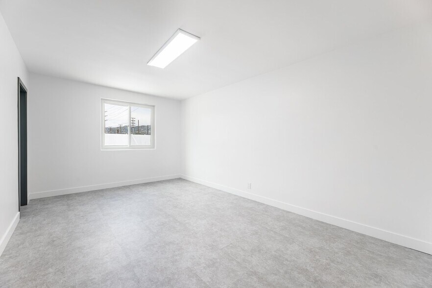 203-215 N Victory Blvd, Burbank, CA à louer - Photo du bâtiment - Image 3 de 29