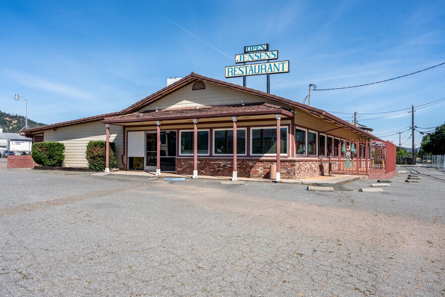 1550 N Lovers Ln, Ukiah, CA à vendre - Photo du bâtiment - Image 1 de 19