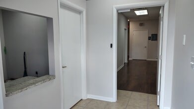 1711 N State Road 7, Margate, FL à louer Photo intérieure- Image 2 de 8