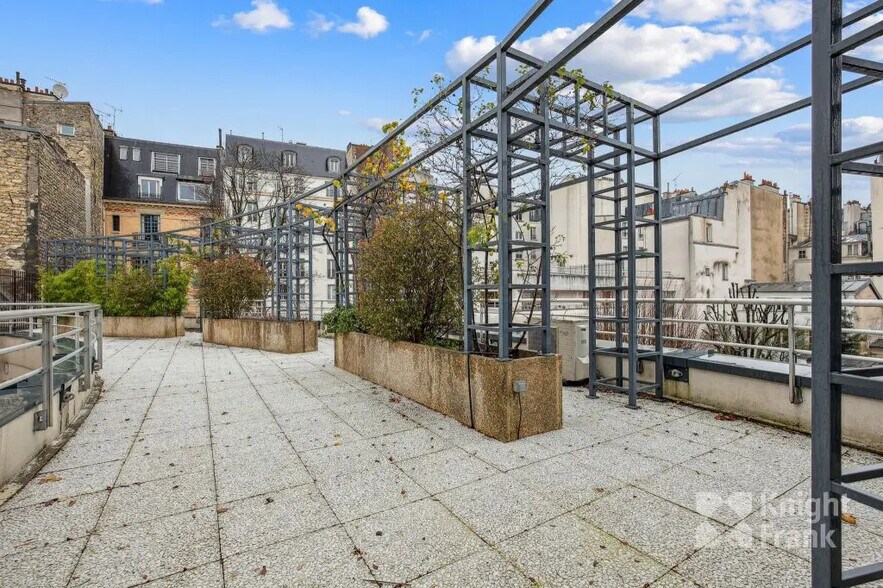 6-6 Rue Laferrière, Paris for lease - Building Photo - Image 2 of 10