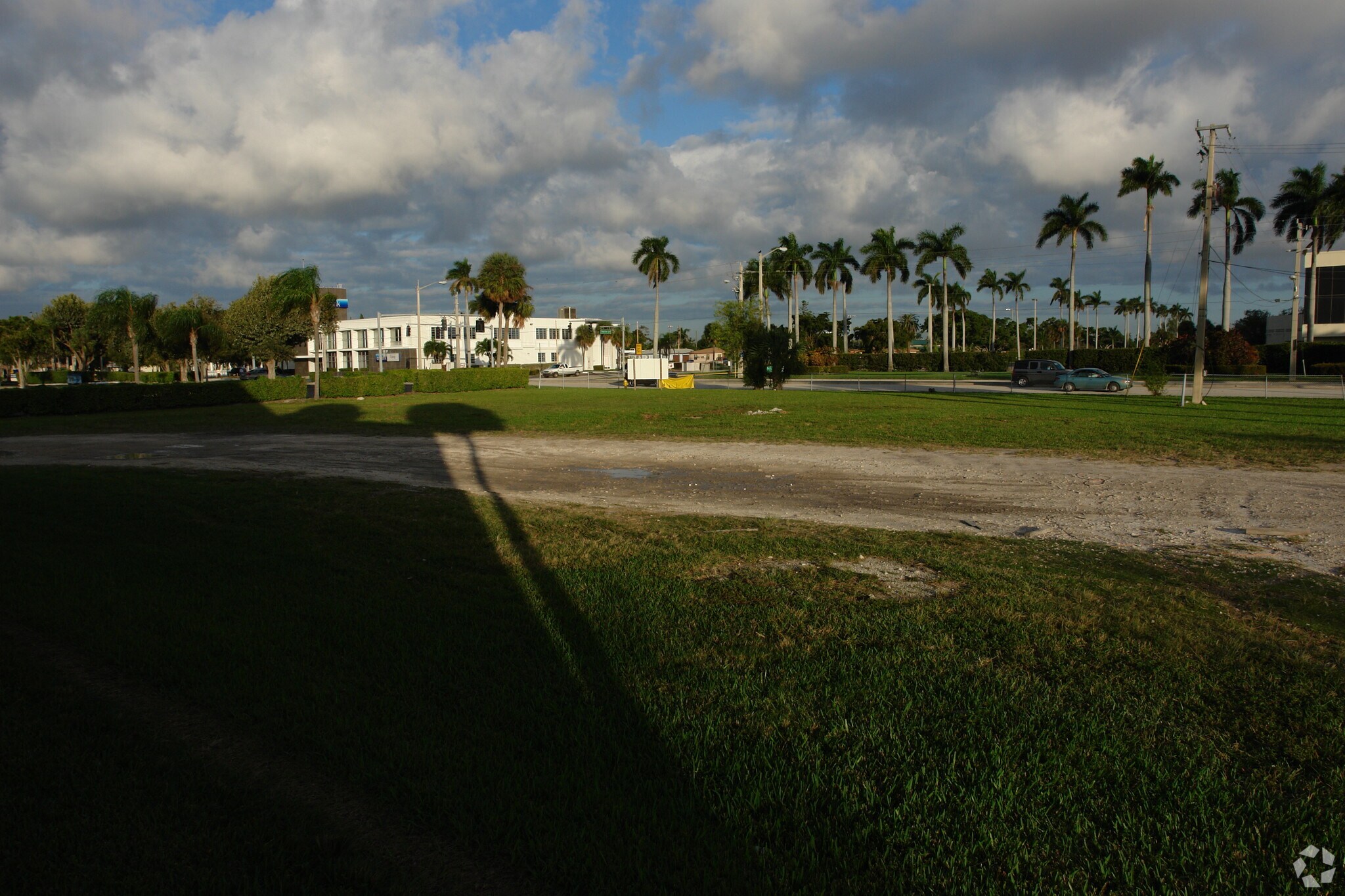 307 Dania Beach, Dania Beach, FL for lease Primary Photo- Image 1 of 6