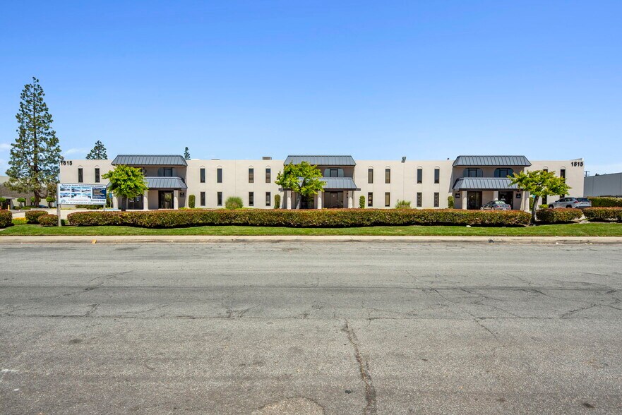 1815 W 205th St, Torrance, CA for lease - Building Photo - Image 2 of 7