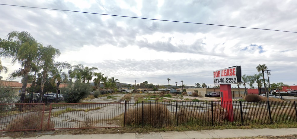 41525 Florida Ave, Hemet, CA à vendre - Photo principale - Image 1 de 2