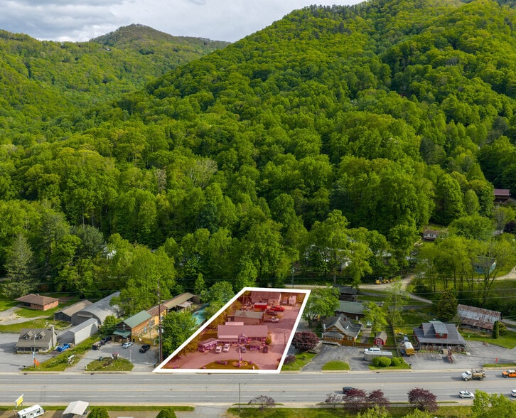 521 Soco Rd, Maggie Valley, NC for sale - Primary Photo - Image 1 of 11