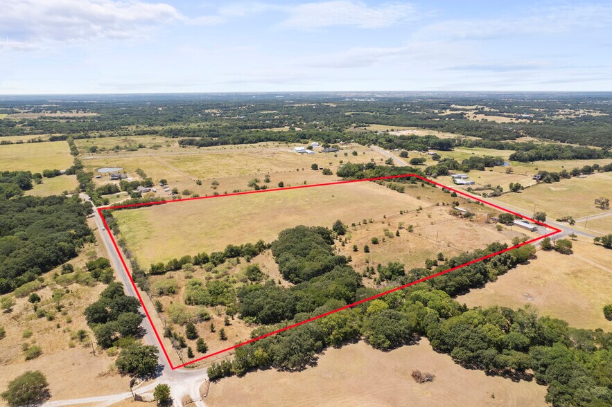 1800 County Road 415, Cleburne, TX à vendre - Photo du bâtiment - Image 3 de 17