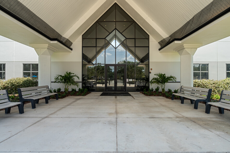 5225 Tech Data Dr, Clearwater, FL for lease - Building Photo - Image 3 of 22