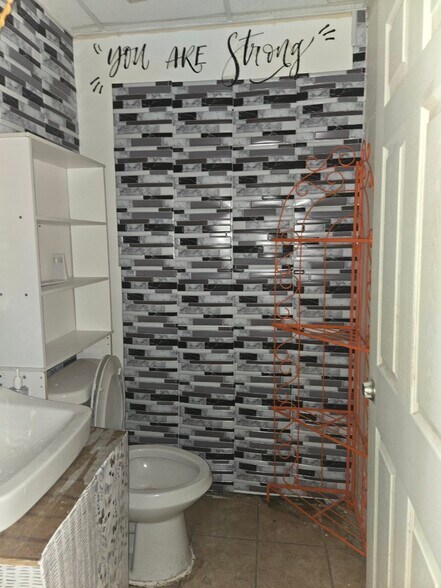 3125-3129 Glenwood Rd, Decatur, GA à louer - Photo du bâtiment - Image 2 de 6