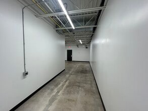 475 NW Old Highway 8, Saint Paul, MN for lease Interior Photo- Image 2 of 3