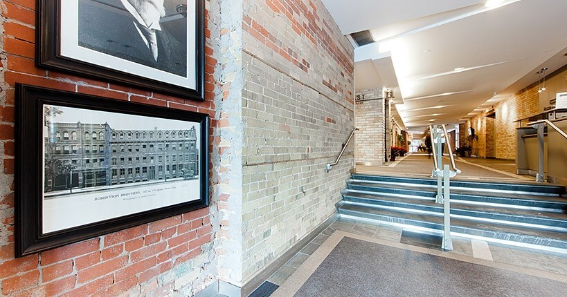 111 Queen St E, Toronto, ON à louer - Photo intérieure - Image 2 de 11