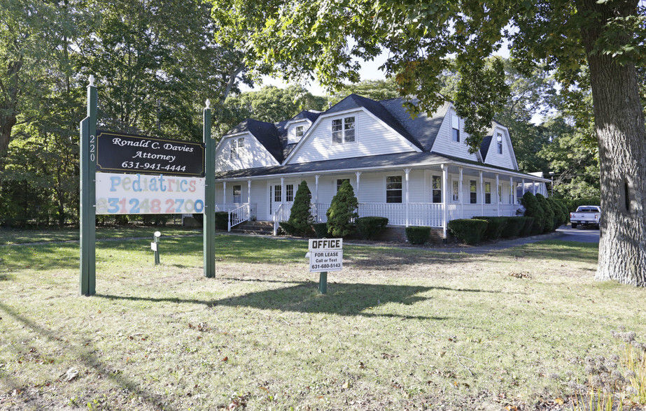 220 Lake Ave, Saint James, NY à vendre - Photo principale - Image 1 de 1