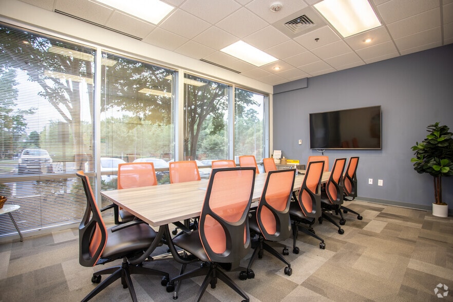 10926 David Taylor Dr, Charlotte, NC for lease - Interior Photo - Image 3 of 28