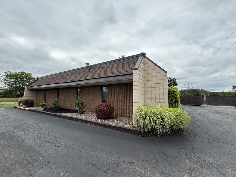 51 N America Dr, West Seneca, NY à louer - Photo du bâtiment - Image 3 de 25