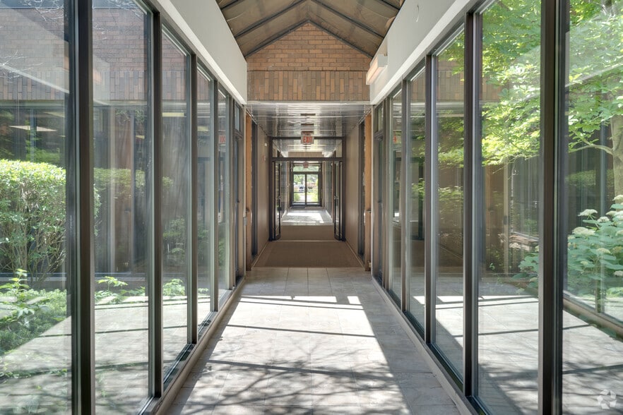 3755 E Main St, Saint Charles, IL for lease - Interior Photo - Image 2 of 7