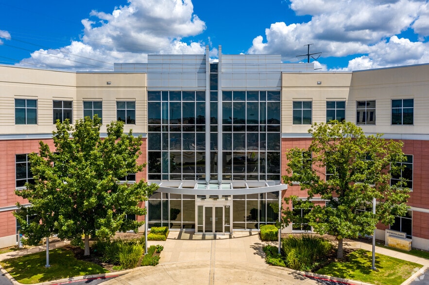 401 E Sonterra Blvd, San Antonio, TX à louer - Photo du bâtiment - Image 2 de 3