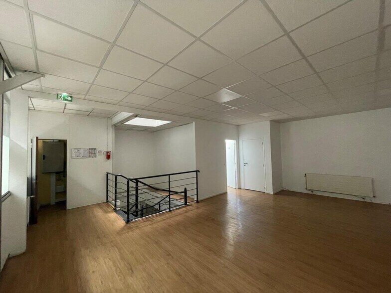 Flex dans Clamart à louer - Photo du bâtiment - Image 2 de 12