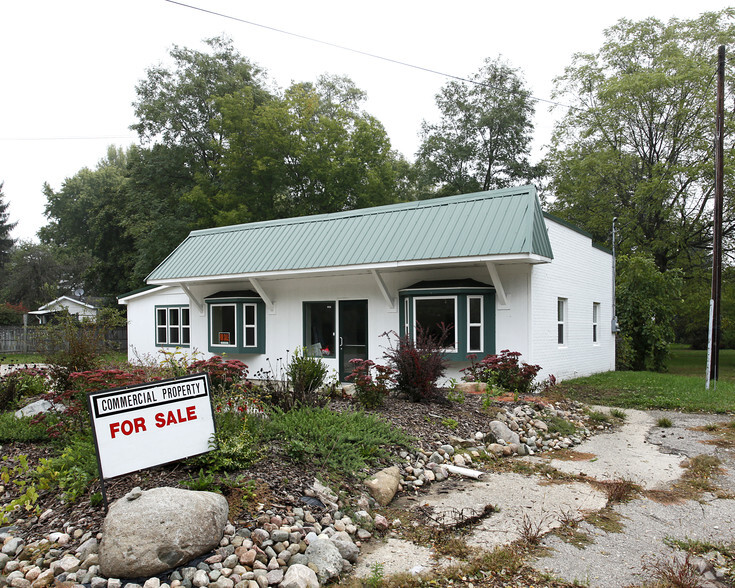 15947 Park Lake Rd, East Lansing, MI for sale - Primary Photo - Image 1 of 1