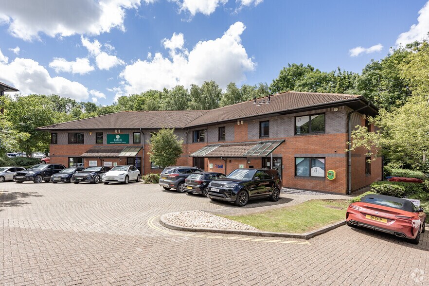 Pynes Hl, Exeter à louer - Photo principale - Image 1 de 2