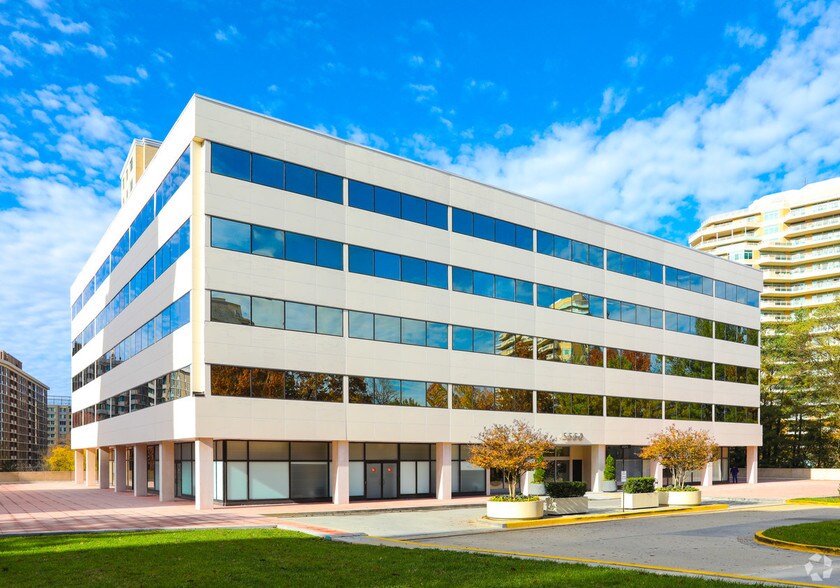 5550 Friendship Blvd, Chevy Chase, MD à louer - Photo du bâtiment - Image 1 de 8