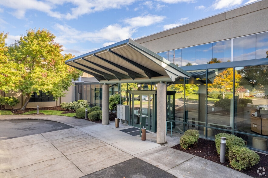 3500 Chad Dr, Eugene, OR for lease - Building Photo - Image 2 of 8