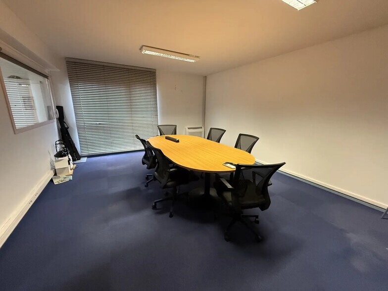 Flex in SAINT-OUEN-L'AUMONE for sale - Interior Photo - Image 3 of 6