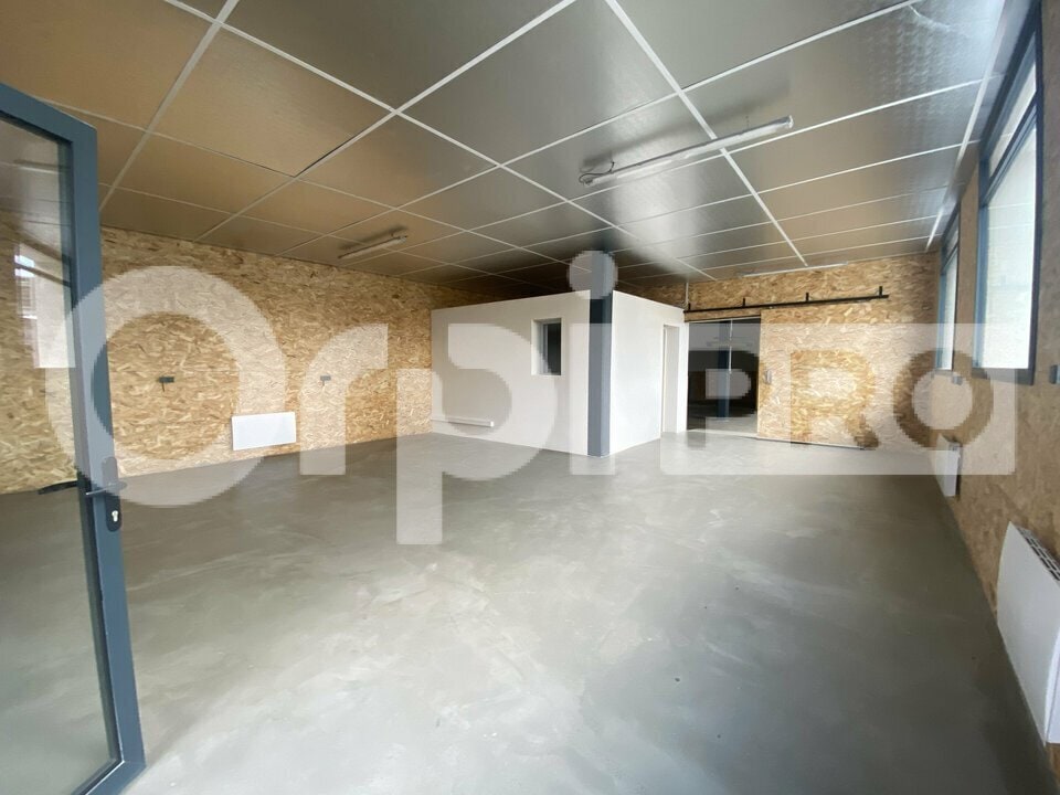 Flex in Reyrieux for lease Building Photo- Image 1 of 10