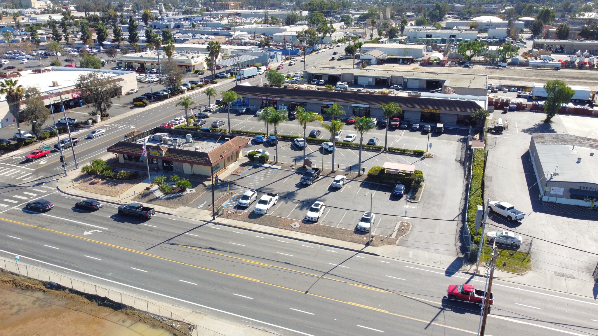 935 W Mission Ave, Escondido, CA à louer Photo du bâtiment- Image 1 de 6