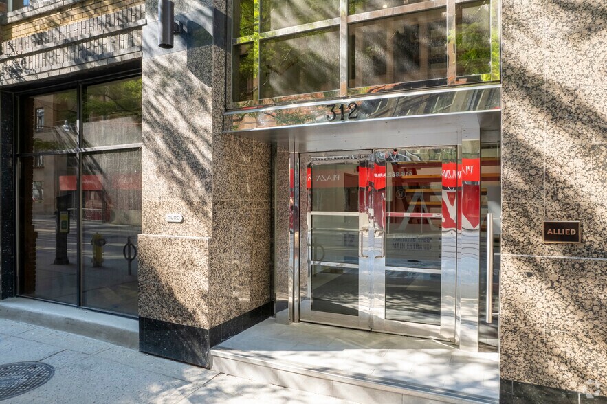 312-316 Adelaide St W, Toronto, ON à louer - Photo du bâtiment - Image 3 de 6