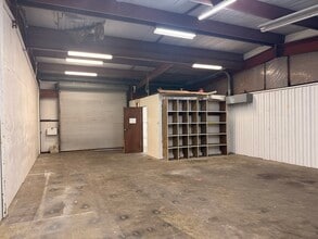 98-021 Kamehameha Hwy, Aiea, HI à louer Photo intérieure- Image 1 de 3