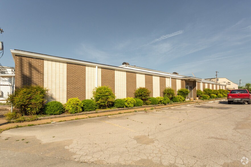 7131 Centennial Blvd, Nashville, TN à louer - Photo du bâtiment - Image 2 de 2