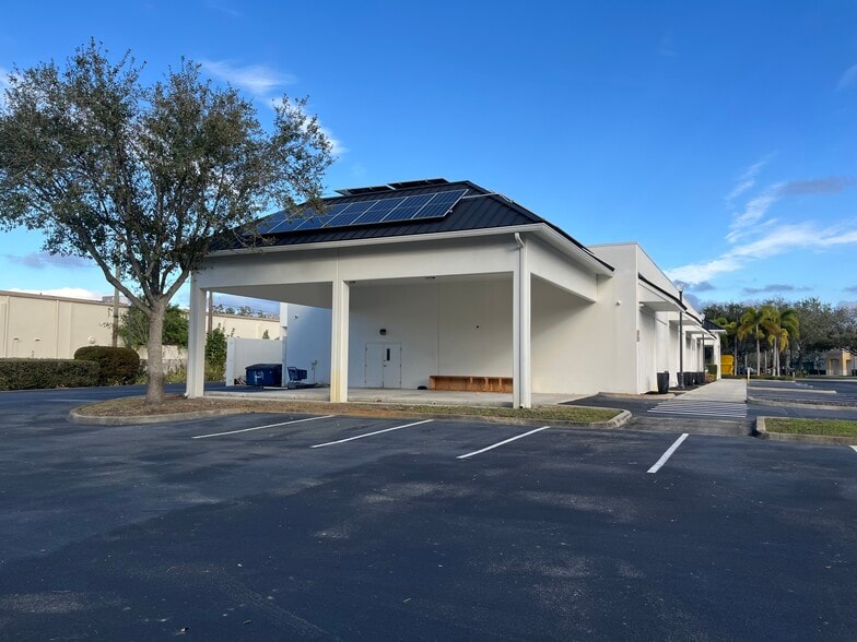 1892 SE Federal Hwy, Stuart, FL for sale - Building Photo - Image 3 of 16