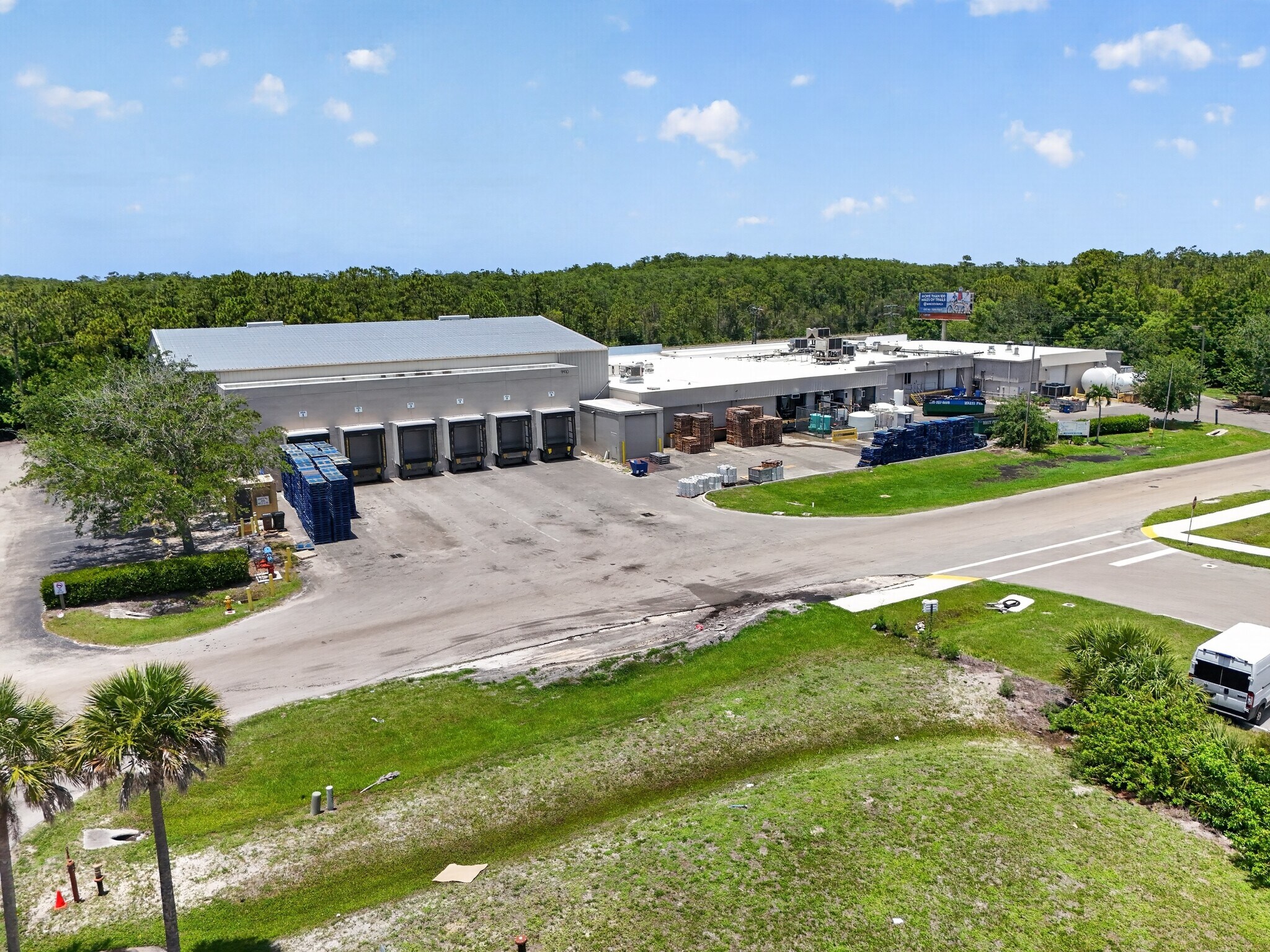 9910 Bavaria Rd, Fort Myers, FL à louer Photo du bâtiment- Image 1 de 8