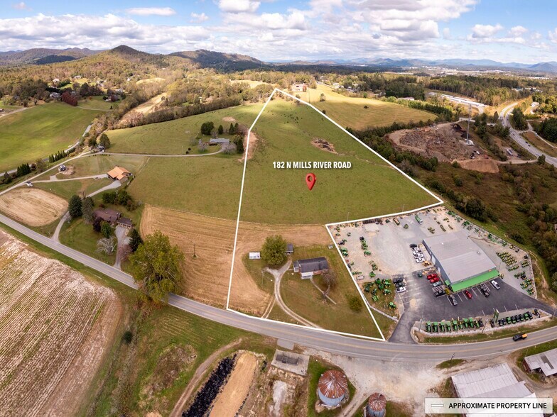 182 N Mills River Rd, Mills River, NC à vendre - Photo du bâtiment - Image 1 de 17